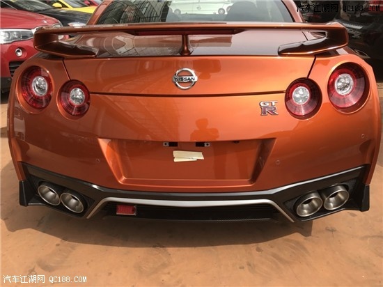 平行进口日产尼桑GTR车百公里加速2.7秒