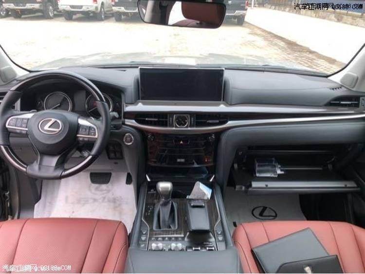 内饰豪华舒适2018款雷克萨斯lx570中控台采用了全新的设计,功能控制
