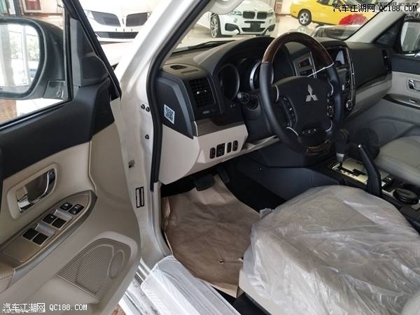 经典越野车 18款帕杰罗中东版配置解读