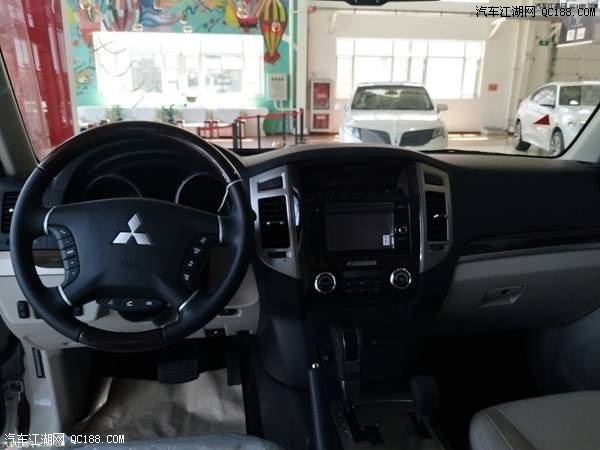 经典越野车 18款帕杰罗中东版配置解读