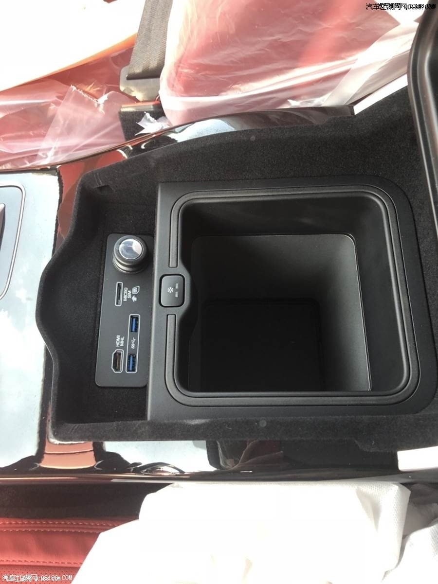 强大四驱车 2018款路虎揽胜行政版试驾