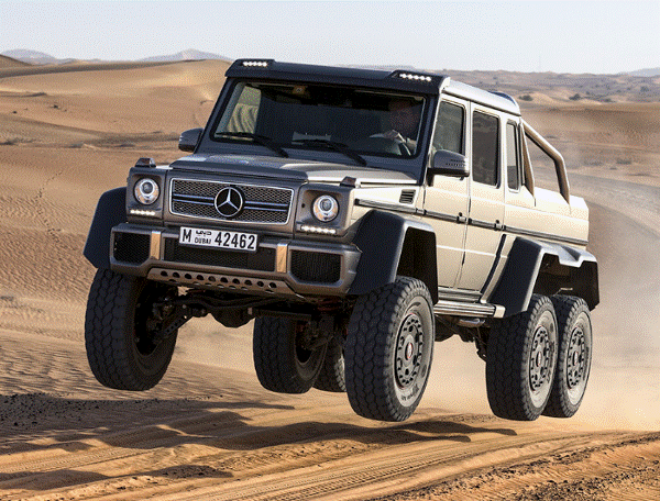 g500 4x4是g63 amg 6x6的四轮版本,在外观和机械设计上两款车型非常