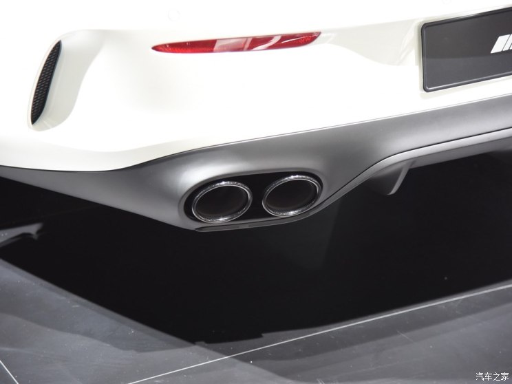 低伪装梅赛德斯-奔驰AMG GT新车型谍照