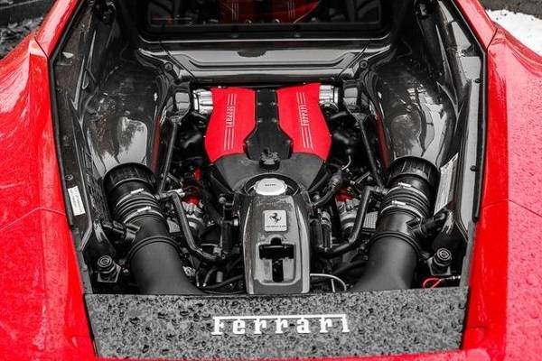 18款法拉利488gtb 4.4升v12引擎超跑解读