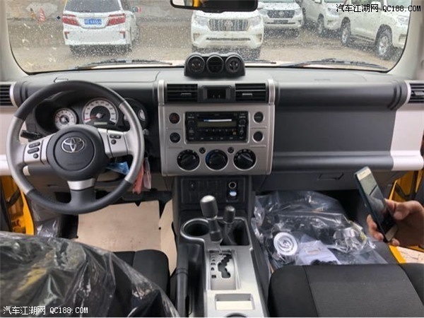 18款丰田酷路泽FJ 4.0经典硬派SUV评测体验