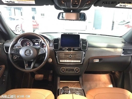2018款奔驰GLS500全新硬派SUV驾驶体验