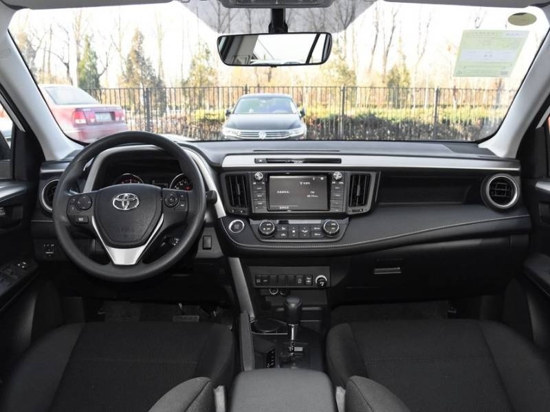 硬派气息 RAV4荣放两驱风尚X限量版实拍