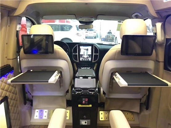 进口2019款奔驰V250七座商务车评测体验