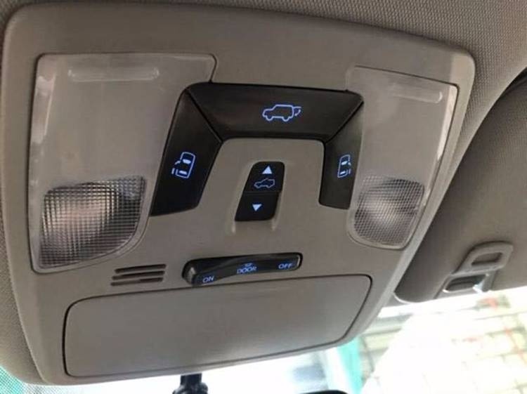 天津港19款加版丰田塞纳 内饰时尚温馨