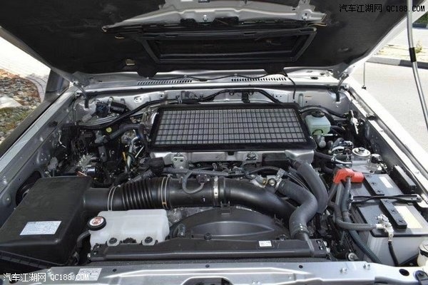 18款丰田LC76中东版 V8柴油发动机详解