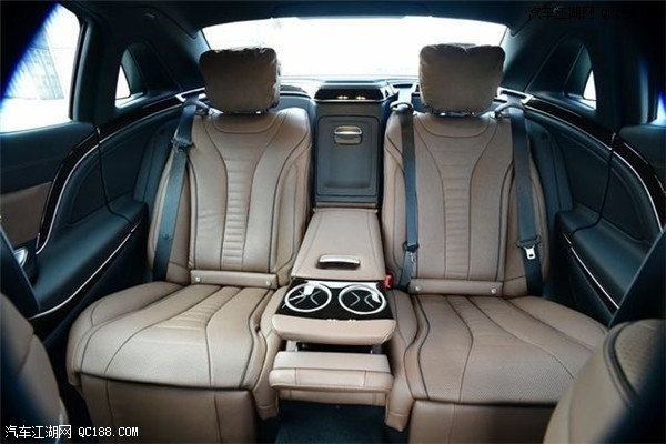 19款欧规版奔驰迈巴赫S560豪华轿车实拍