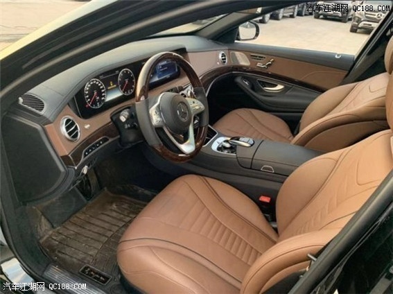 2019款全新奔驰S560长轴版4.0V8实拍感受	