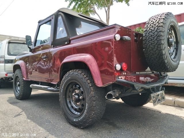 16款路虎卫士90两门柴油经典越野车实拍