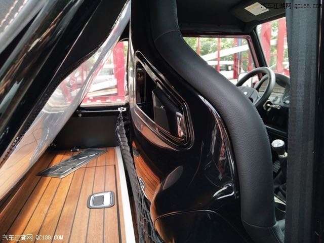 16款路虎卫士90两门柴油经典越野车实拍