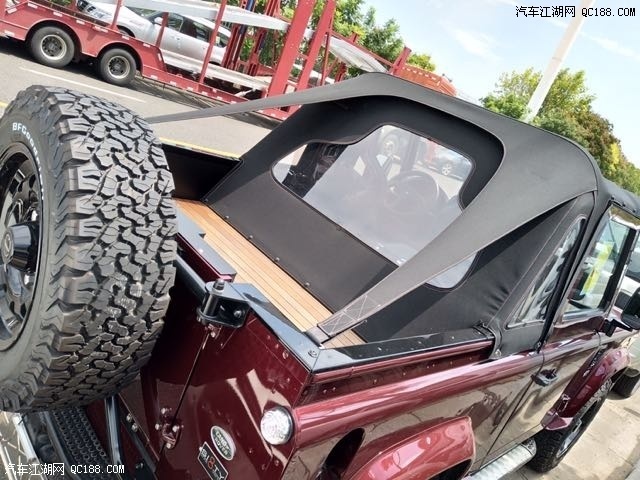 16款路虎卫士90两门柴油经典越野车实拍