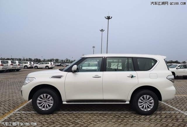 2019款日产尼桑途乐y62 强劲性能越野车