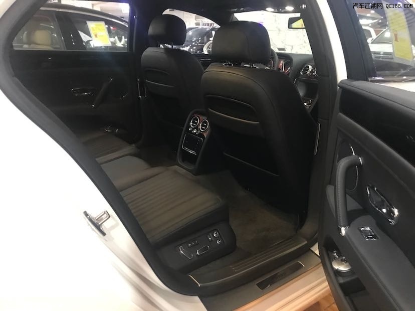 2019全新进口款宾利飞驰V8S 4.0T霸气十足
