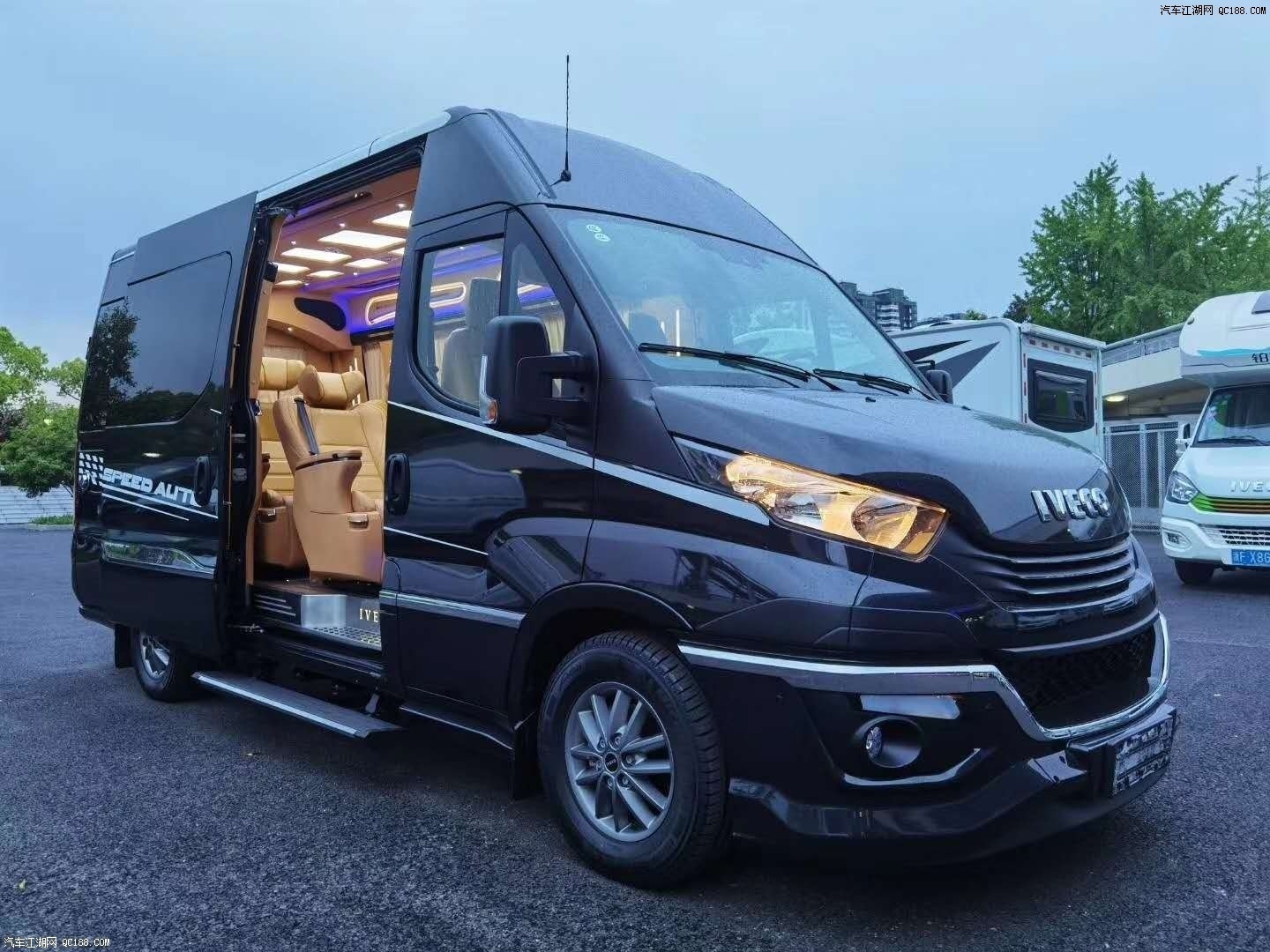 9座进口依维柯商务车3.0t柴油动力体验