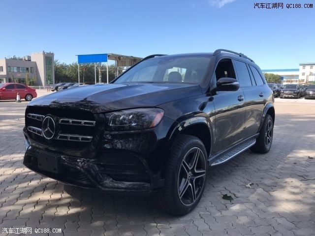 不仅体现了奔驰gls450以往的豪华感,更体现了大型suv别具匠心的商务感