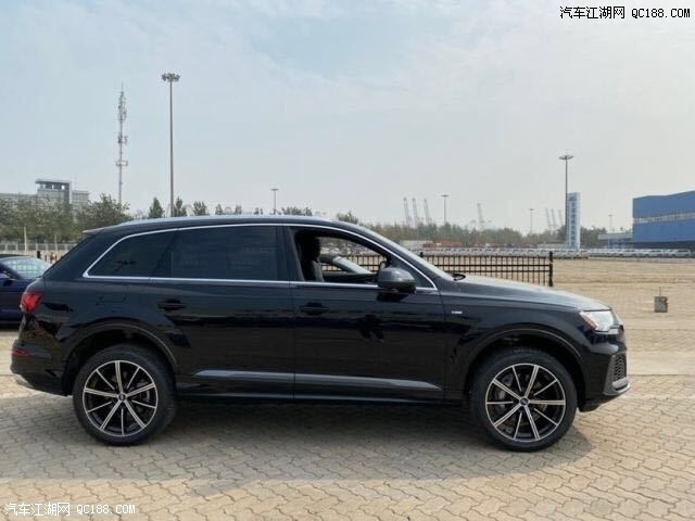 奥迪q7新款2020,奥迪q3新款2020 您现在的位置:>首页>最新车闻>正文内容 新款奥迪q7大灯造型也采用