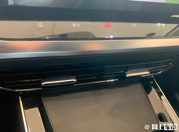 全新荣威RX5 MAX到店实拍曝光 升级8AT
