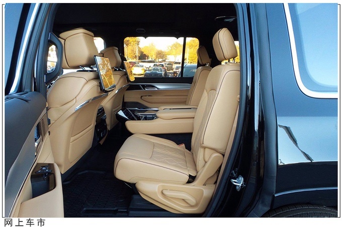 内饰上,jeep全新大瓦格尼使用大量高级nappa真皮,并配备了包括12.