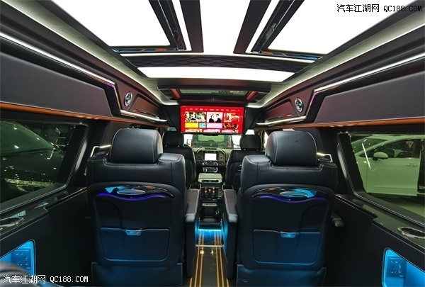 进口福特勇猛者7座商务越野车价格优惠