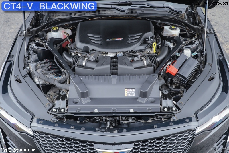 大排量实拍凯迪拉克v系列blackwing