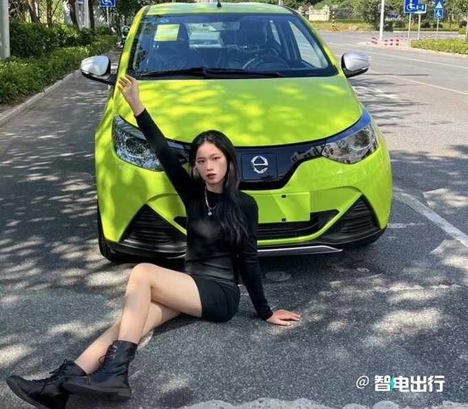 雷诺江铃纯电轿车EV2命名为“小麒麟”