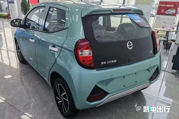 雷诺江铃纯电轿车EV2命名为“小麒麟”