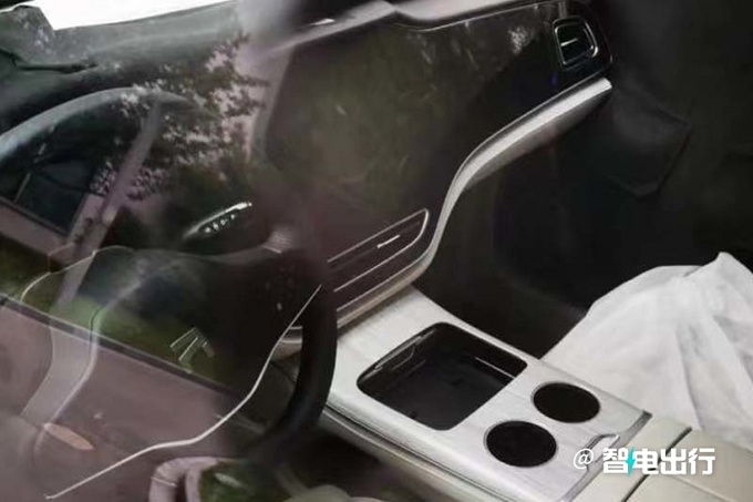 全新中大型纯电轿车―F7内饰实拍图曝光