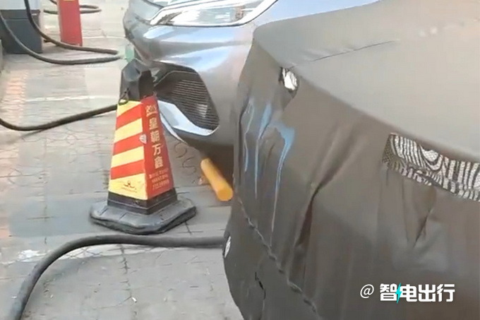 疑似极氪三厢轿车路试谍照 或年内上市