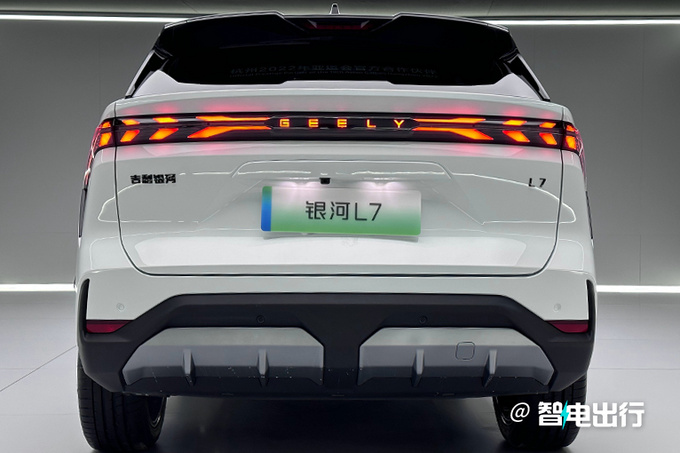 吉利银河L7亮相并接受预订 二季度交付