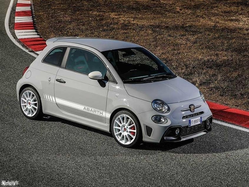 Abarth 595 esseesseر 3