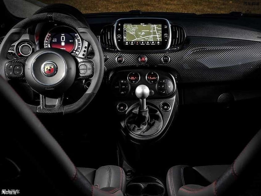 Abarth 595 esseesseر 3