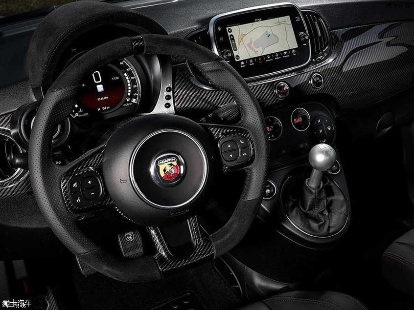 Abarth 595 esseesseر 3