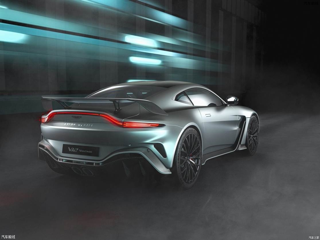 ˹١ V12 Vantage 2022 