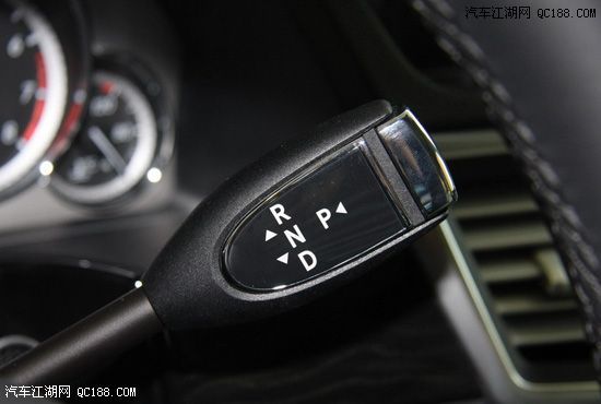 新一轮双b大战 宝马530li对比奔驰新e300