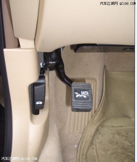 脚刹!我老是会忘了开!哈哈