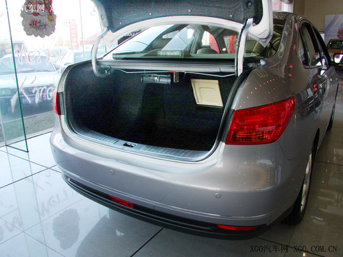 东风日产轩逸后备箱