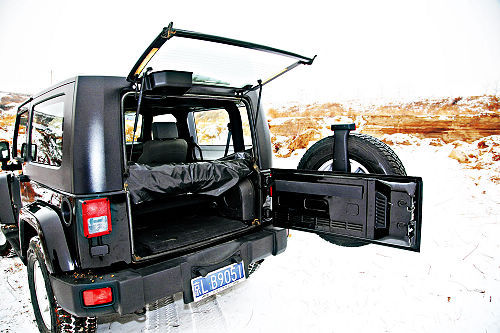 纯粹的越野精神 试驾吉普牧马人2门版