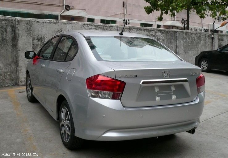 8l 本田锋范舒适版丝缎银提车上牌记