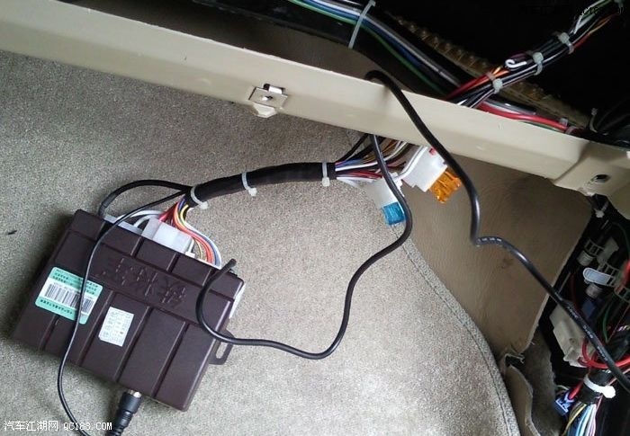 在连线焊接处,勒死狗要密集一些