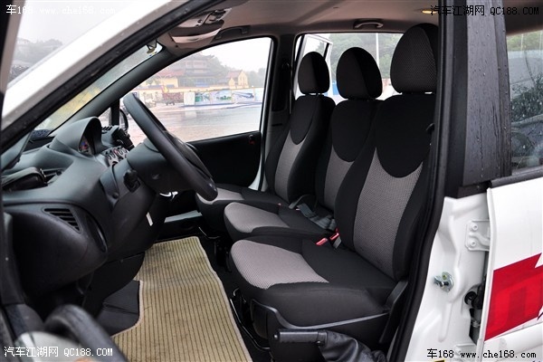 打破平庸的审美风格 众泰朗悦试驾体验