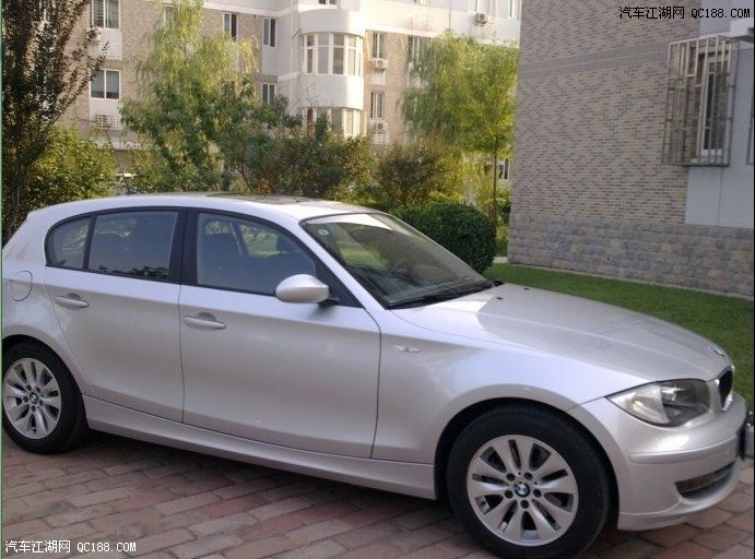 宝马1系银色时尚型车提车图文全程记录