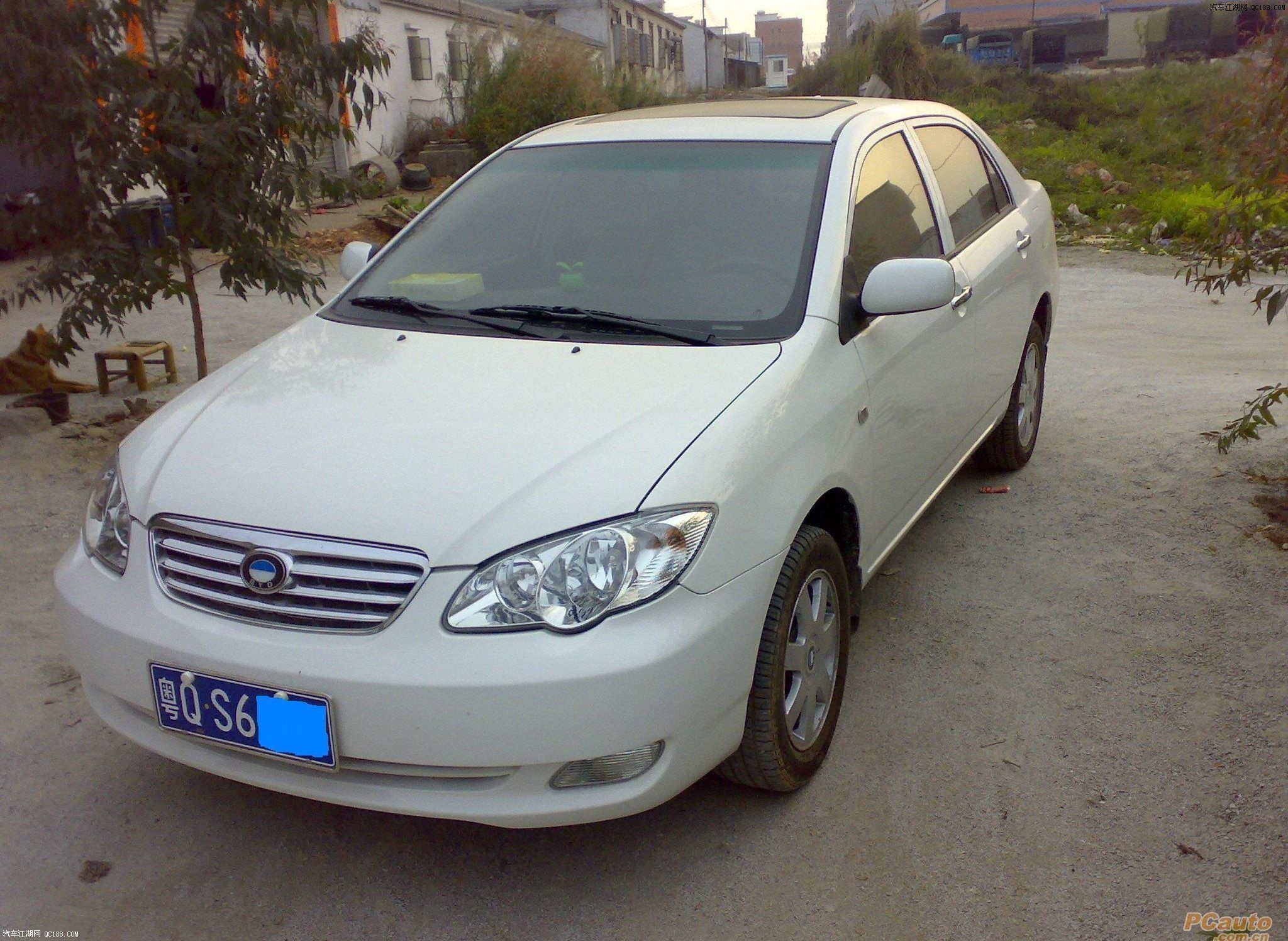 简洁白色比亚迪f3改中网及加装dvd作业