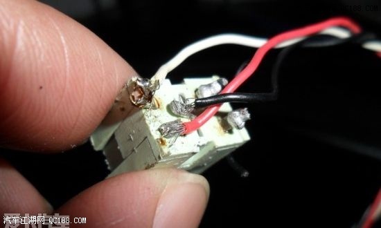 一直很给力!骊威加装aux接口简单作业