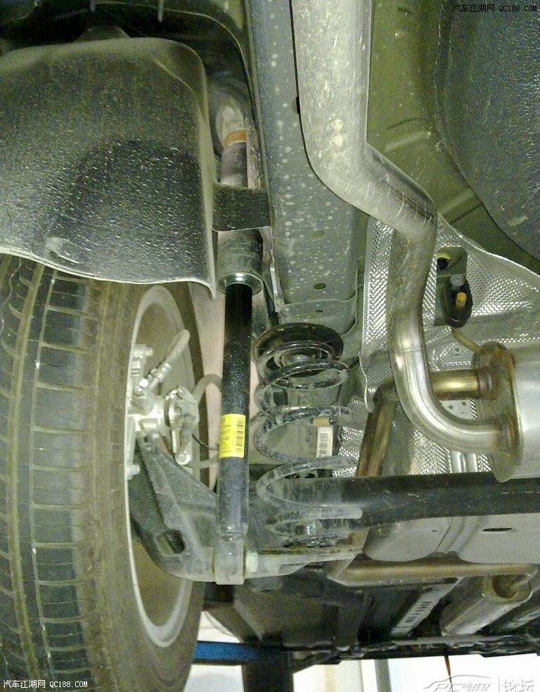 后轮悬挂方式,半独立