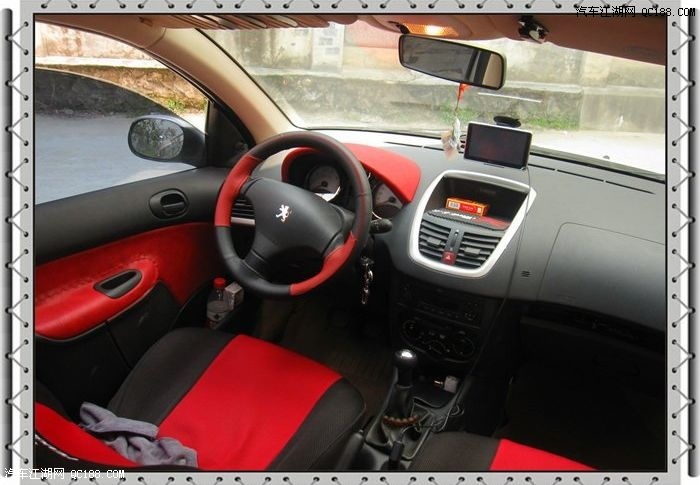 标致207改运动红皮革内饰