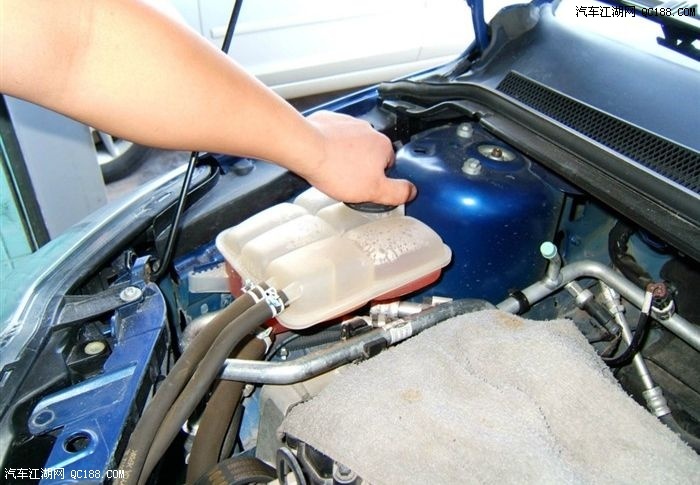 舒舒服服过夏天 福克斯加装空调四通阀